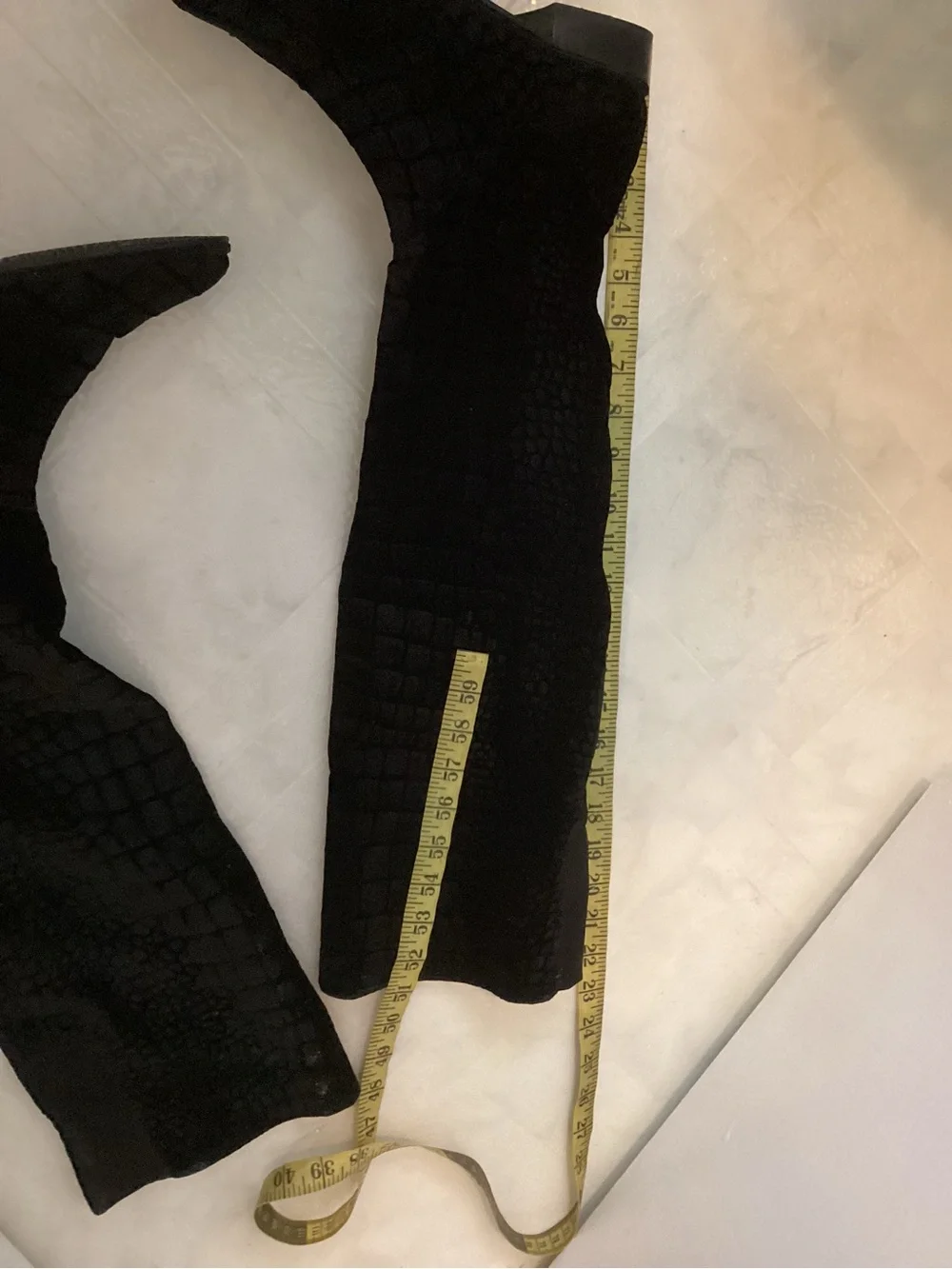 Stuart Weizman croc embossed Nero boots